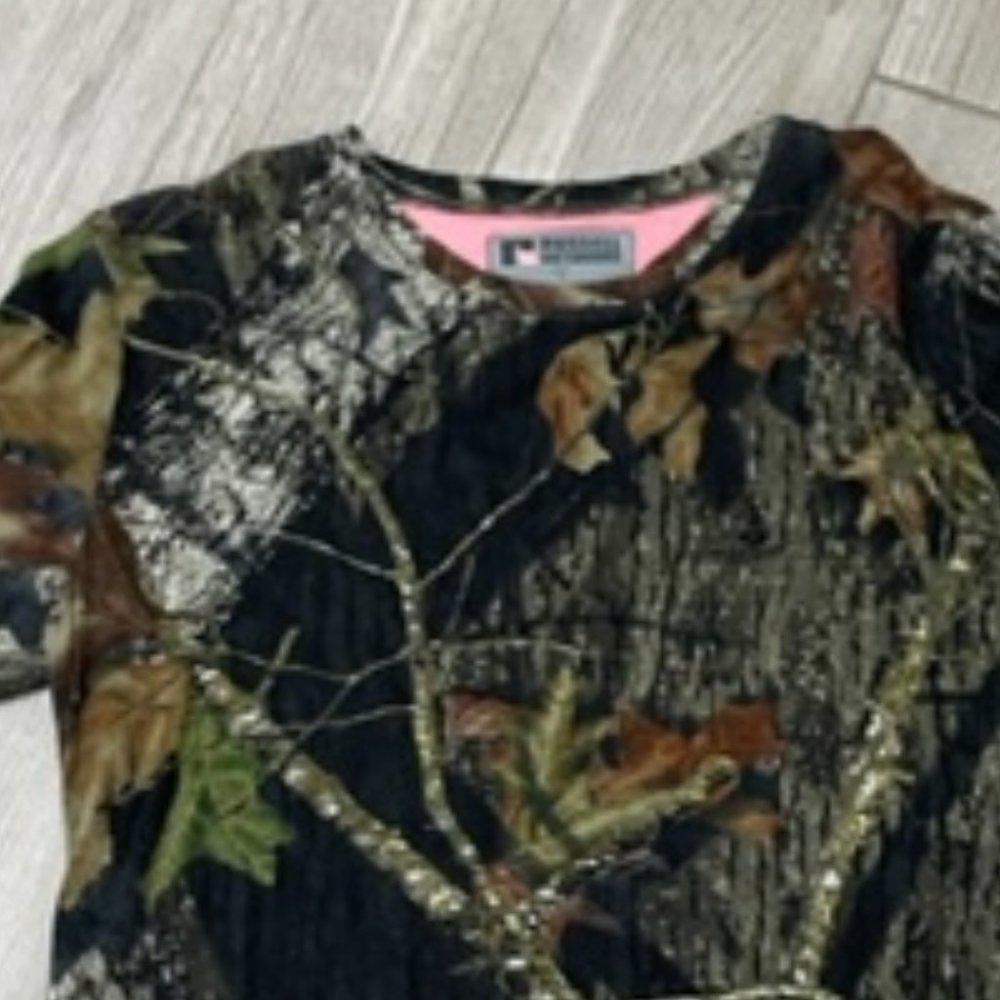Ladies Camo LS T Shirt - size Med